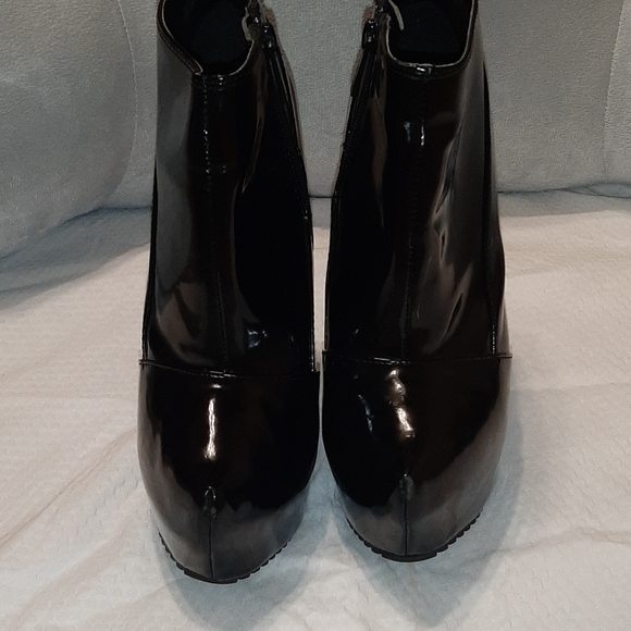 Patent platform booties - Picture 3 of 9